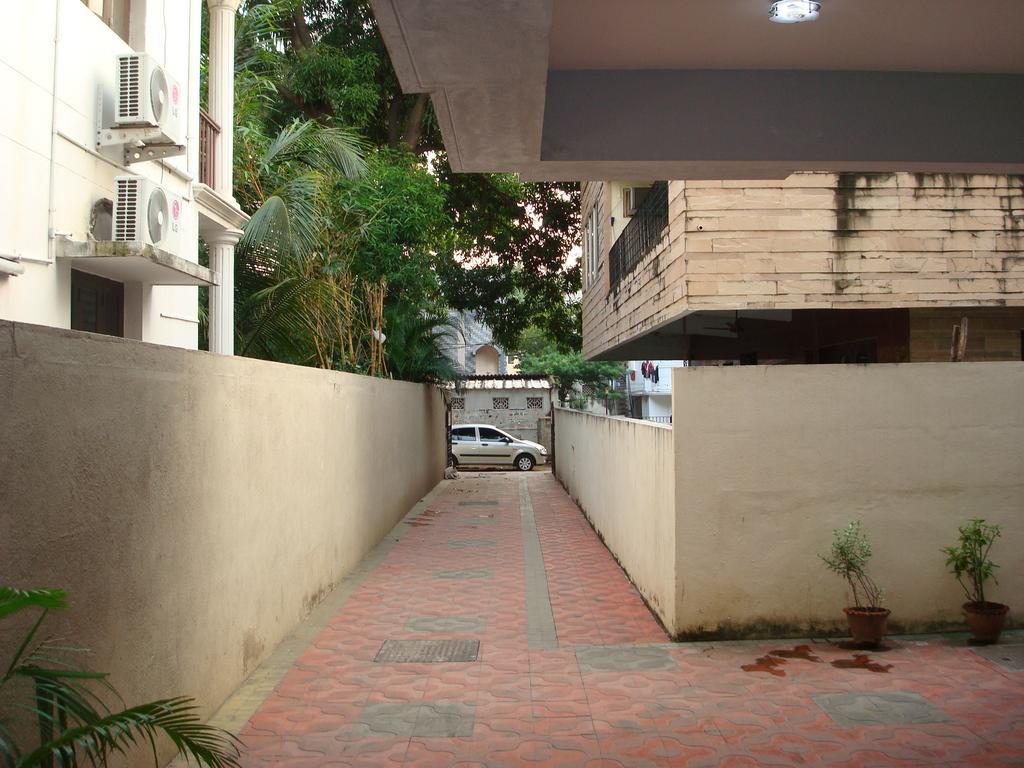 Lloyds Serviced Apartments,Krishna Street,T Nagar Ченнаи Экстерьер фото